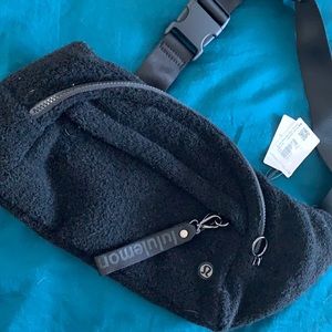Brand new Lululemon Sherpa on the Beat belt bag
